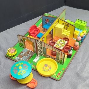 Vintage 1971 Fisher Price Play Family Little People 100% 909 Play Family Rooms
